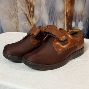 Brown Leather Men's 7 XW Loafers or a woman’s 9 XW